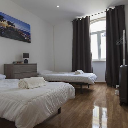 לאגוּ‏ש Guest House First Floor מראה חיצוני תמונה