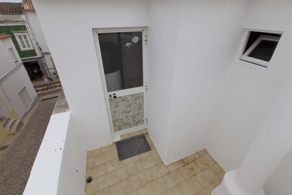 לאגוּ‏ש Guest House First Floor מראה חיצוני תמונה